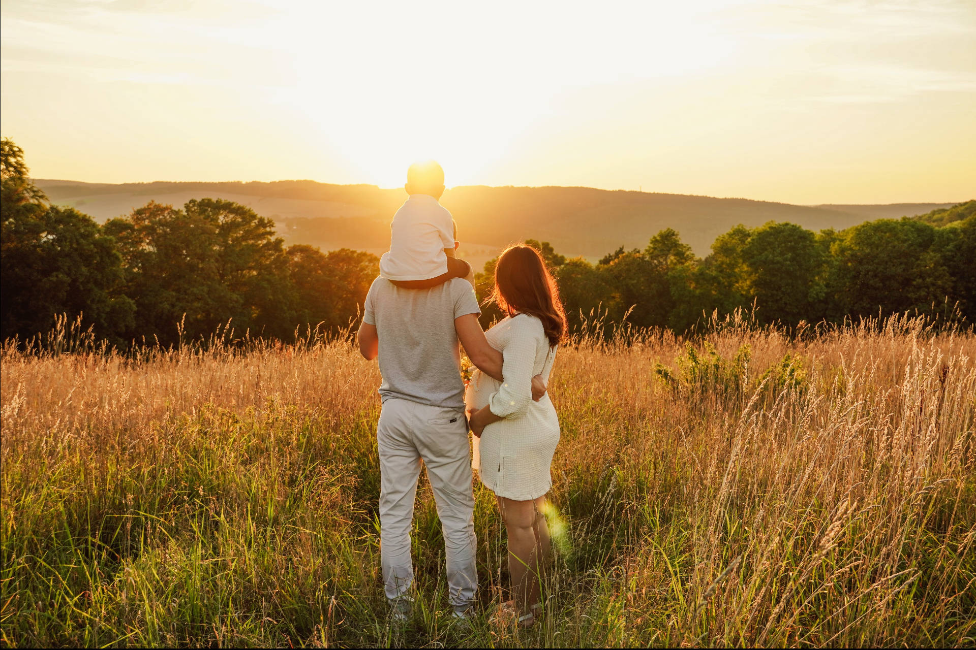 Eine Familie vor dem Sonnenuntergang bei einem Fotoshooting in Dresden und Umgebung